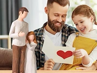 Lewome vader met de hand van dochter - afbeelding 2 van  4