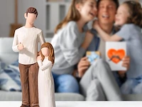 Lewome vader met de hand van dochter - afbeelding 3 van  4