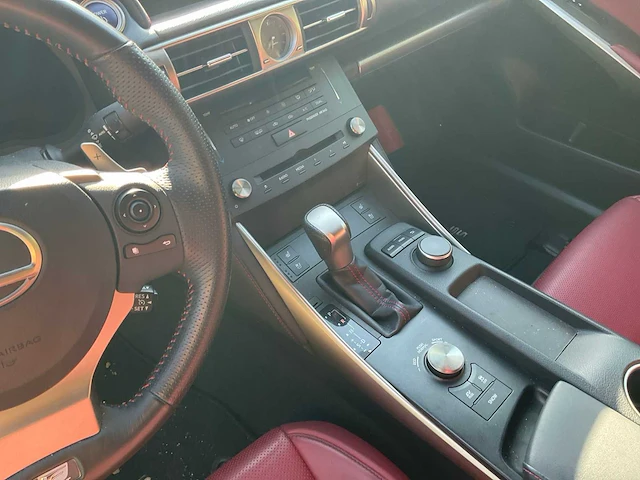 Lexus is300h personenauto - afbeelding 4 van  15