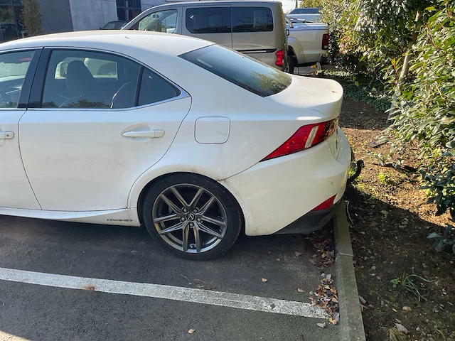 Lexus is300h personenauto - afbeelding 15 van  15