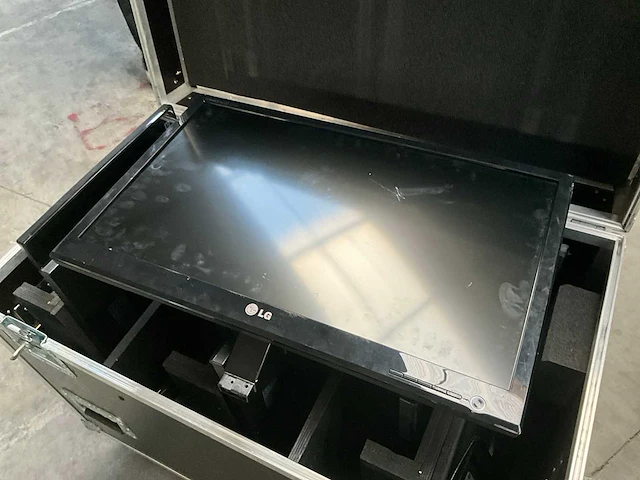 Lg d2542p 25” 3d scherm (6x) - afbeelding 1 van  5