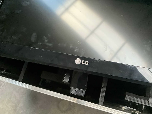 Lg d2542p 25” 3d scherm (6x) - afbeelding 2 van  5