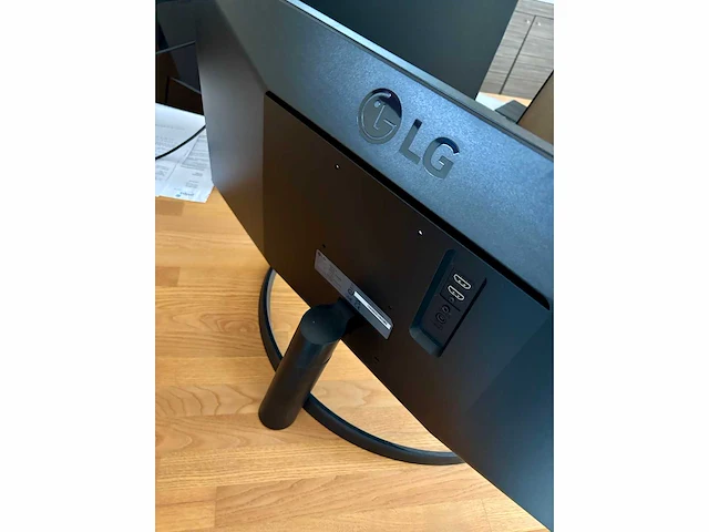 Lg, hp, lenovo, … lot computer schermen en toebehoren - afbeelding 2 van  8