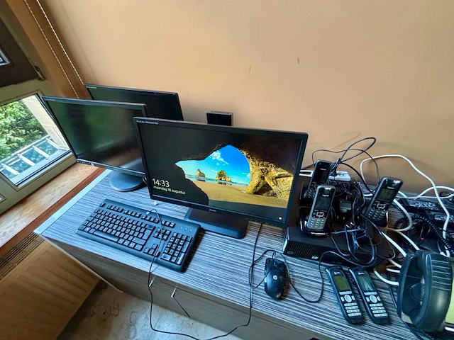 Lg, hp, lenovo, … lot computer schermen en toebehoren - afbeelding 5 van  8