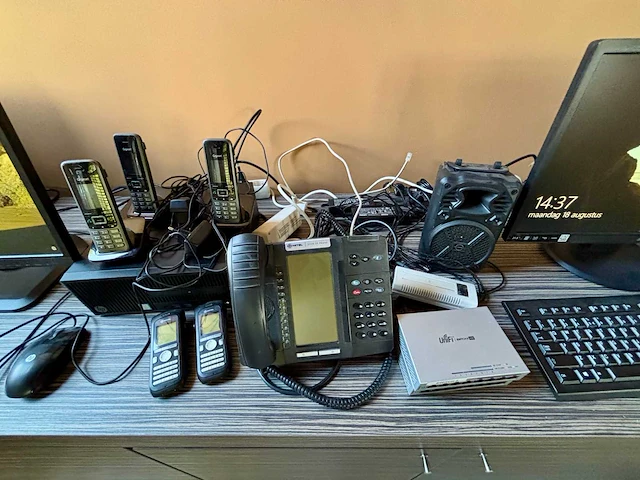 Lg, hp, lenovo, … lot computer schermen en toebehoren - afbeelding 8 van  8
