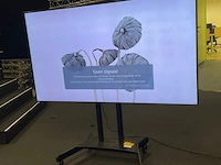 Lg tv op mobiele standaard