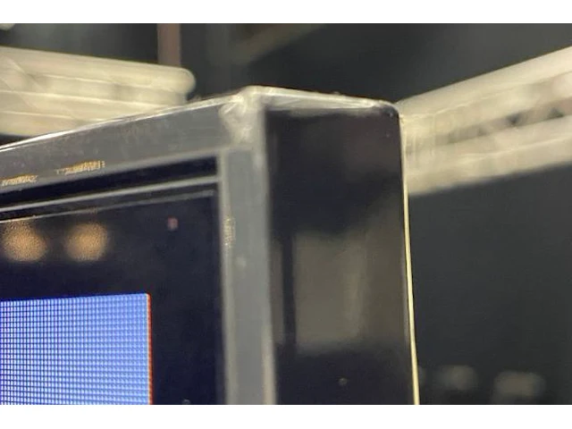 Lg tv op mobiele standaard - afbeelding 2 van  8