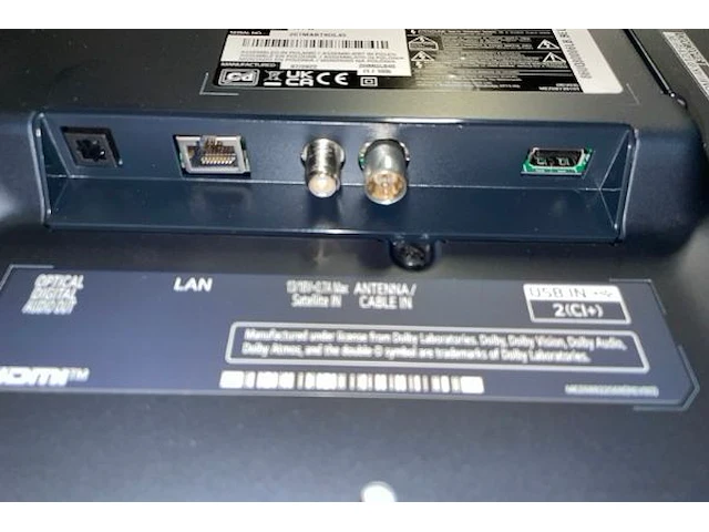 Lg tv op mobiele standaard - afbeelding 5 van  8