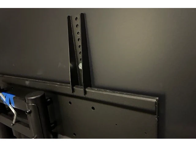Lg tv op mobiele standaard - afbeelding 7 van  8