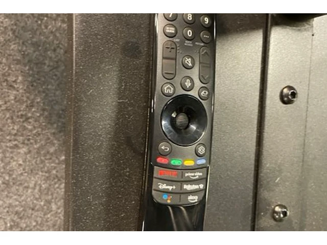 Lg tv op mobiele standaard - afbeelding 8 van  8