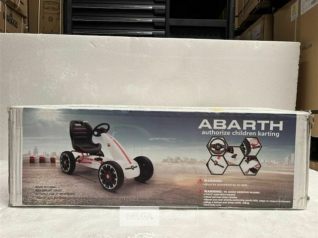 Licensed abarth children's pedal go-kart red - afbeelding 2 van  3