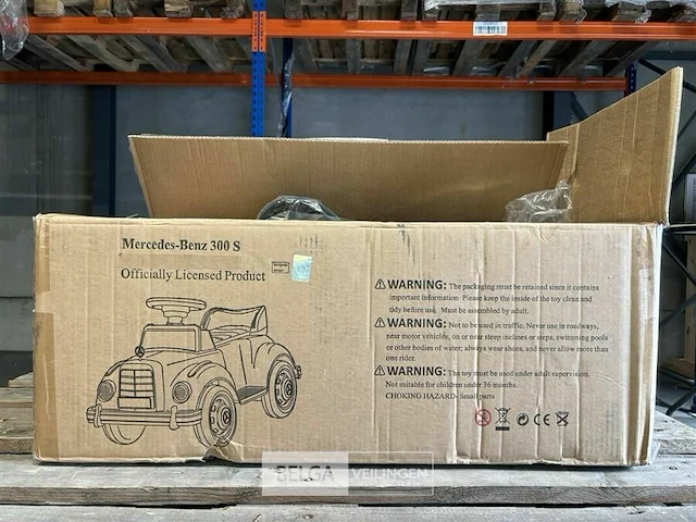 Licensed mercedes-benz 300s foot to floor - black - afbeelding 2 van  4