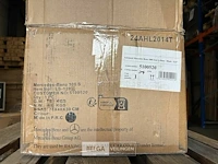 Licensed mercedes-benz 300s foot to floor - black - afbeelding 3 van  4