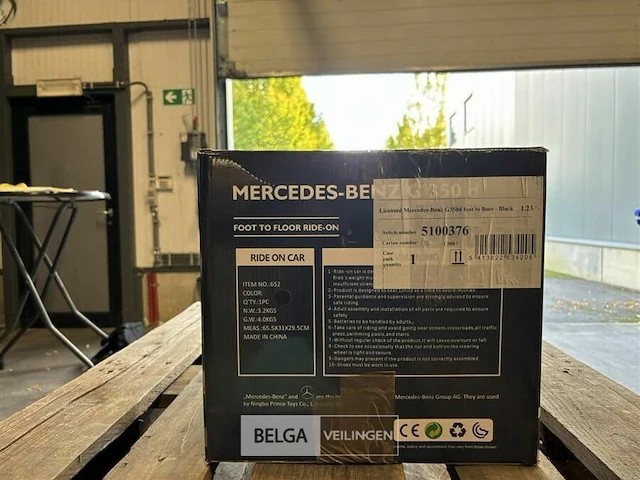 Licensed mercedes-benz g350d foot to floor - black - afbeelding 3 van  4