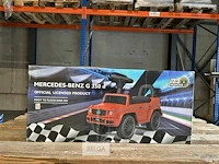 Licensed mercedes-benz g350d foot to floor - white - afbeelding 1 van  4