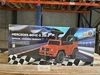 Licensed mercedes-benz g350d foot to floor - white - afbeelding 2 van  4