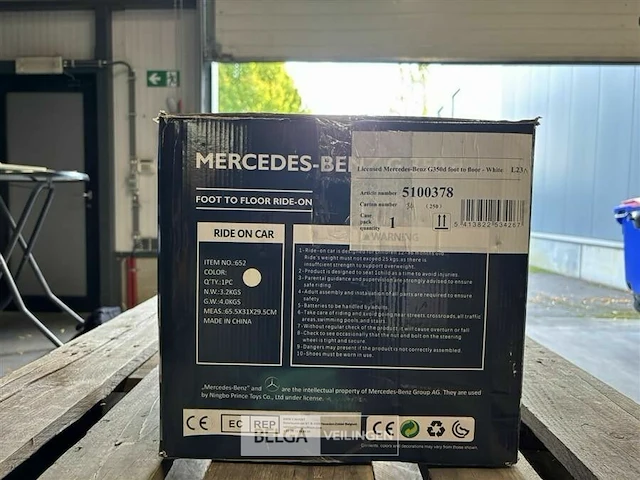 Licensed mercedes-benz g350d foot to floor - white - afbeelding 3 van  4