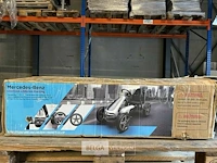 Licensed mercedes-benz pedal go kart - white - afbeelding 2 van  4