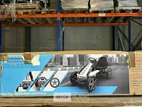Licensed mercedes-benz pedal go kart - white - afbeelding 2 van  4