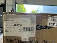 Licensed mini vespa ride on car - red - afbeelding 4 van  4