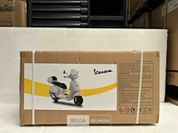 Licensed vespa gts ride on car pink - afbeelding 3 van  4