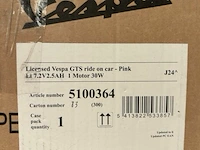 Licensed vespa gts ride on car pink - afbeelding 4 van  4