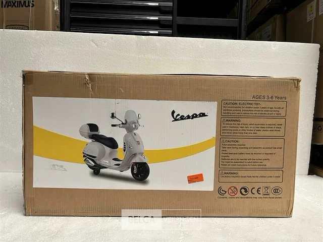Licensed vespa gts ride on car pink - afbeelding 2 van  5
