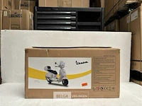 Licensed vespa gts ride on car pink - afbeelding 3 van  5