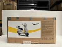 Licensed vespa gts ride on car pink - afbeelding 2 van  5