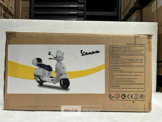 Licensed vespa gts ride on car pink - afbeelding 2 van  3