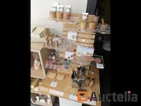Lichaamsverzorgingsproducten, credenza, kleine meubilair displays - afbeelding 2 van  14