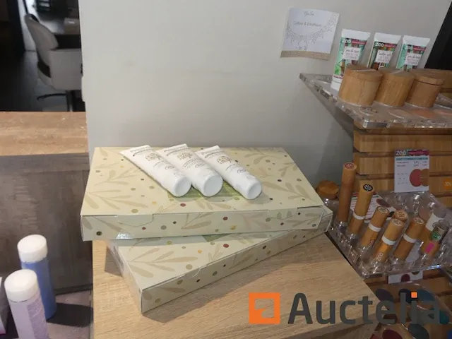 Lichaamsverzorgingsproducten, credenza, kleine meubilair displays - afbeelding 4 van  14