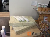 Lichaamsverzorgingsproducten, credenza, kleine meubilair displays - afbeelding 4 van  14