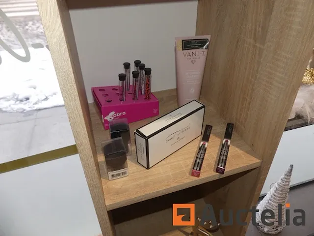 Lichaamsverzorgingsproducten, credenza, kleine meubilair displays - afbeelding 5 van  14
