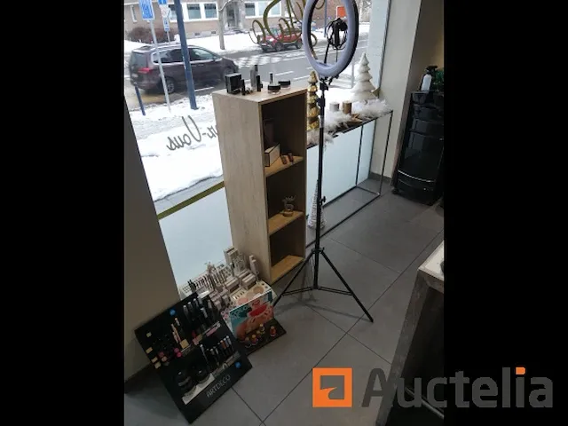 Lichaamsverzorgingsproducten, credenza, kleine meubilair displays - afbeelding 8 van  14