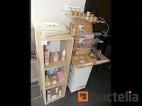 Lichaamsverzorgingsproducten, credenza, kleine meubilair displays - afbeelding 13 van  14