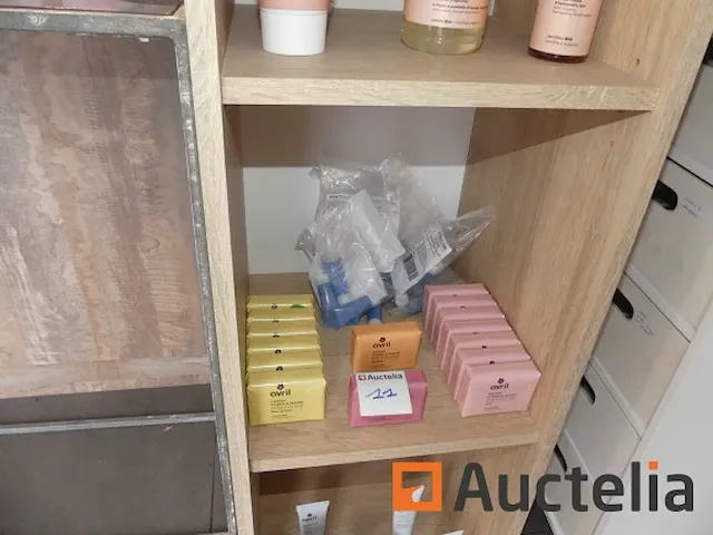 Lichaamsverzorgingsproducten, credenza, kleine meubilair displays - afbeelding 14 van  14