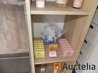 Lichaamsverzorgingsproducten, credenza, kleine meubilair displays - afbeelding 14 van  14