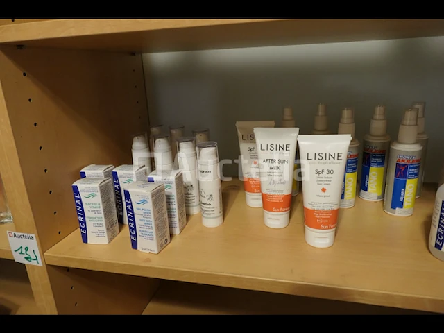 Lichaamsverzorgingsproducten en inhoud van de lade - afbeelding 2 van  8