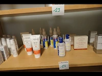 Lichaamsverzorgingsproducten en inhoud van de lade - afbeelding 3 van  8