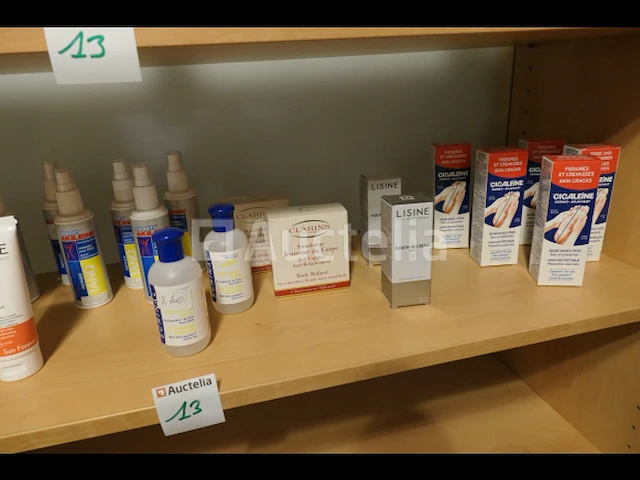 Lichaamsverzorgingsproducten en inhoud van de lade - afbeelding 4 van  8
