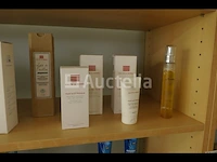 Lichaamsverzorgingsproducten en inhoud van de lade - afbeelding 4 van  10