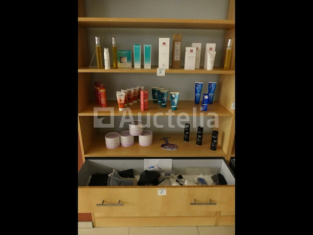 Lichaamsverzorgingsproducten en inhoud van de lade - afbeelding 5 van  10