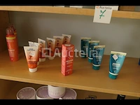 Lichaamsverzorgingsproducten en inhoud van de lade - afbeelding 9 van  10