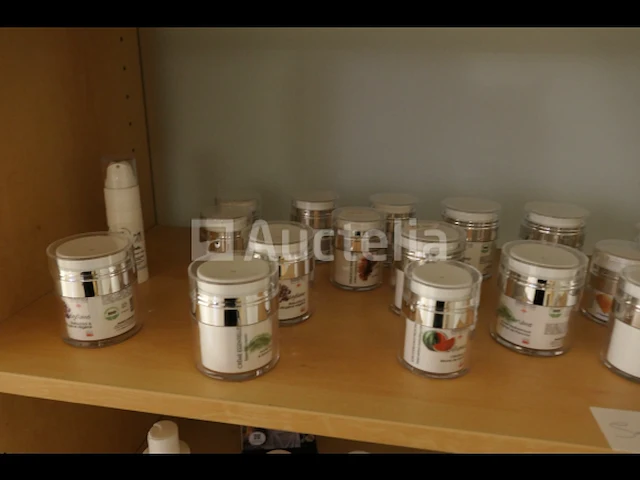 Lichaamsverzorgingsproducten en inhoud van de lade - afbeelding 2 van  8