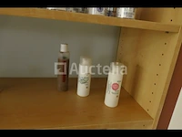 Lichaamsverzorgingsproducten en inhoud van de lade - afbeelding 3 van  8