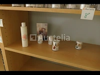 Lichaamsverzorgingsproducten en inhoud van de lade - afbeelding 4 van  8