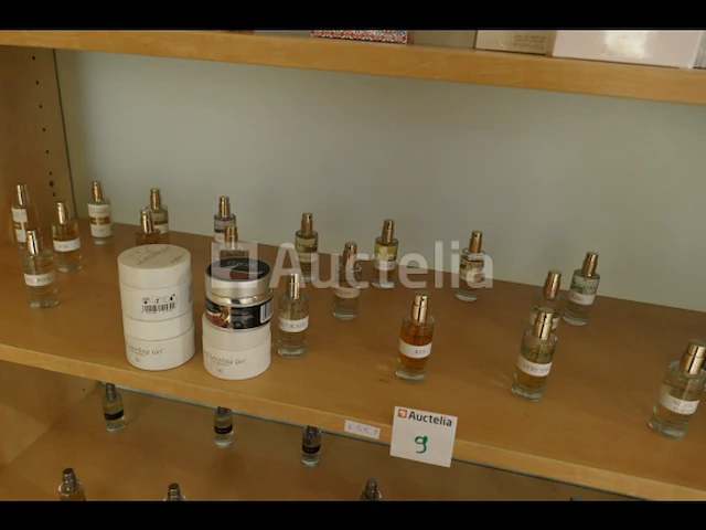 Lichaamsverzorgingsproducten en inhoud van de lade - afbeelding 5 van  12