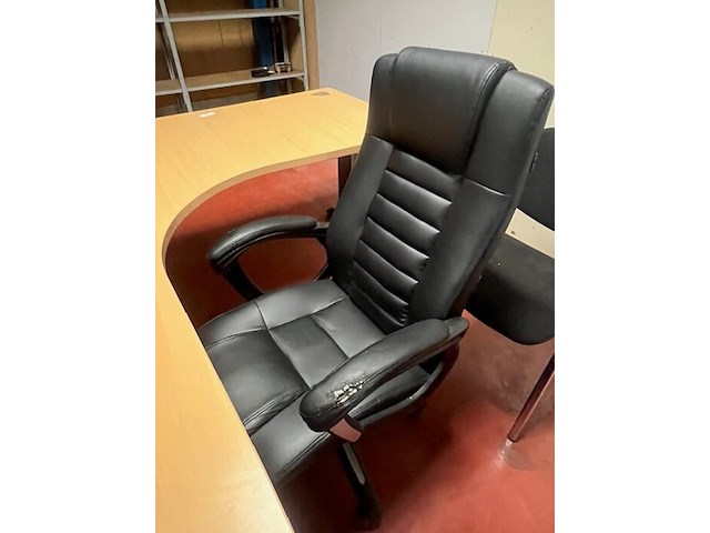 Licht kleurig l-vormig bureel zwart onderstel, zwart lederen rolbureelzetel met armleuning, 2 bureelstoelen zwart chroom onderstel, ladenblok zwart 3 laden (11) - afbeelding 5 van  5