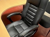 Licht kleurig l-vormig bureel zwart onderstel, zwart lederen rolbureelzetel met armleuning, 2 bureelstoelen zwart chroom onderstel, ladenblok zwart 3 laden (11) - afbeelding 5 van  5